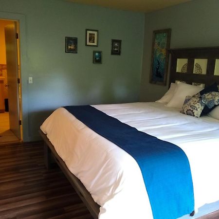 ווינסוויל Red Leaf River Inn מראה חיצוני תמונה